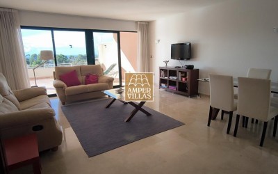 Amplio y luminoso apartamento con garaje cerrado a la venta en la Sierra de Altea.